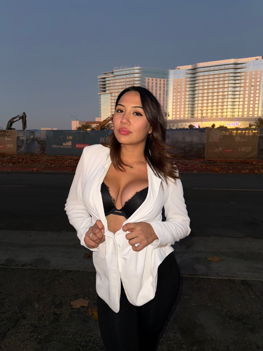 Take a pause and enjoy Ali Cruz — streaming from Bratislava