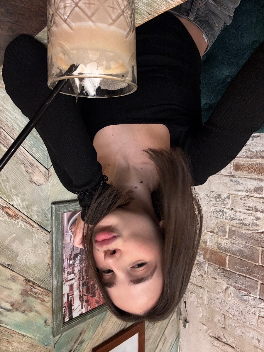 Fresh photos, fresh mood — Tina online in Bratislava